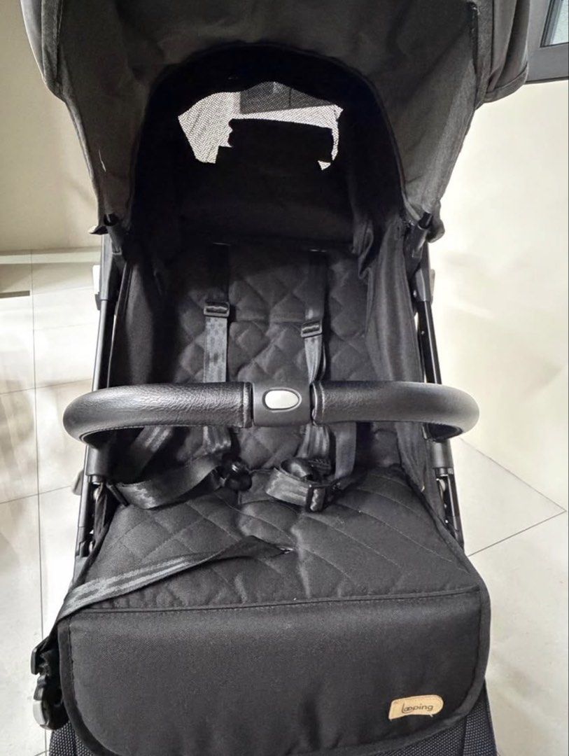 Looping Squizz Compact Stroller Grey Black (Category: Strollers) located in Quezon City. Submitted by mjkalaw (Listing ID 1468800847, Image 3). Description: - Model: Looping Squizz Stroller - Color: Black and Dark Grey - Design: Compact fold, ideal for travel and daily commutes - Safety: Secure 5-point harness with comfortable quilted padding and protective bumper bar - Comfort & Convenience: Adjustable canopy with mesh window and roomy under-sea