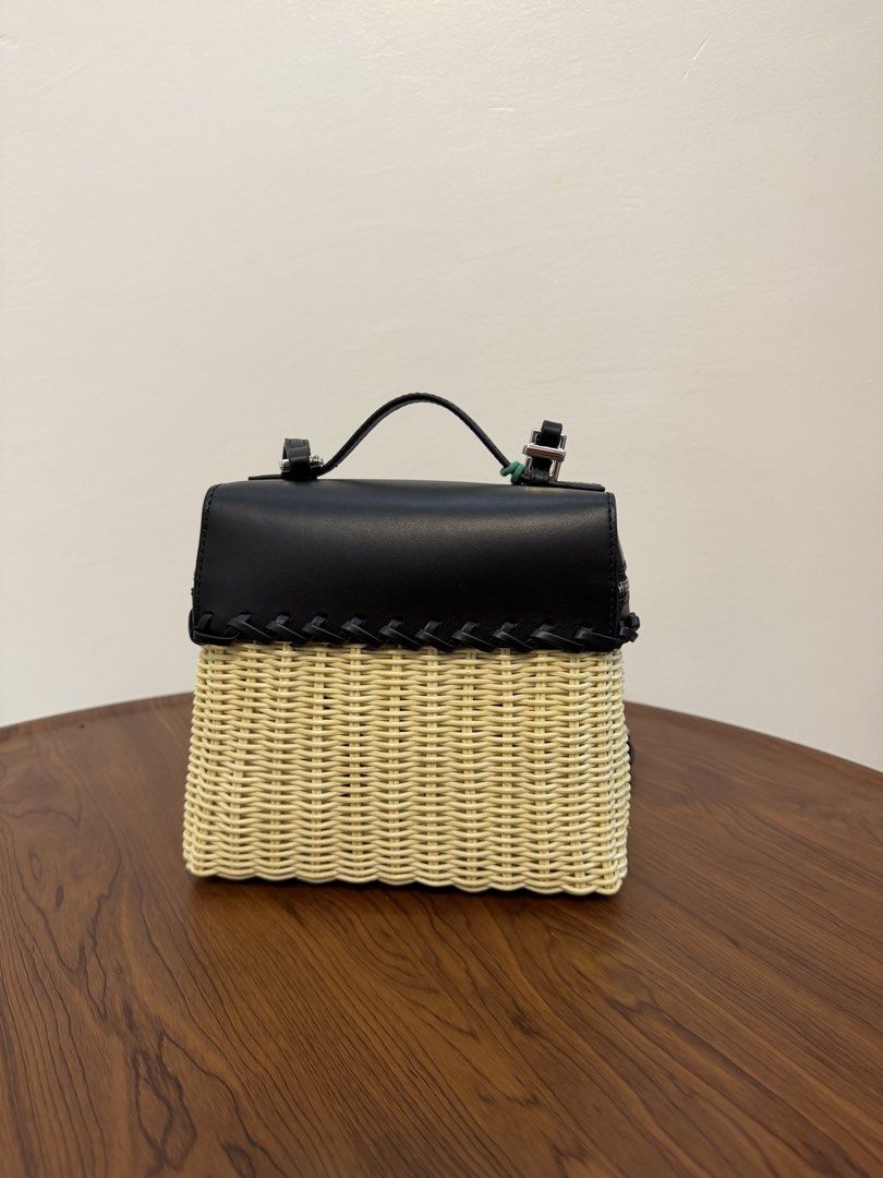 Loro Piana Sling Handbag (Category: Luxury Bags & Wallets) located in San Fernando. Submitted by gbagscollection (Listing ID 1468886113, Image 3). Description: Authen not guaranteed Ganda pa po Malike new pa No issue .
