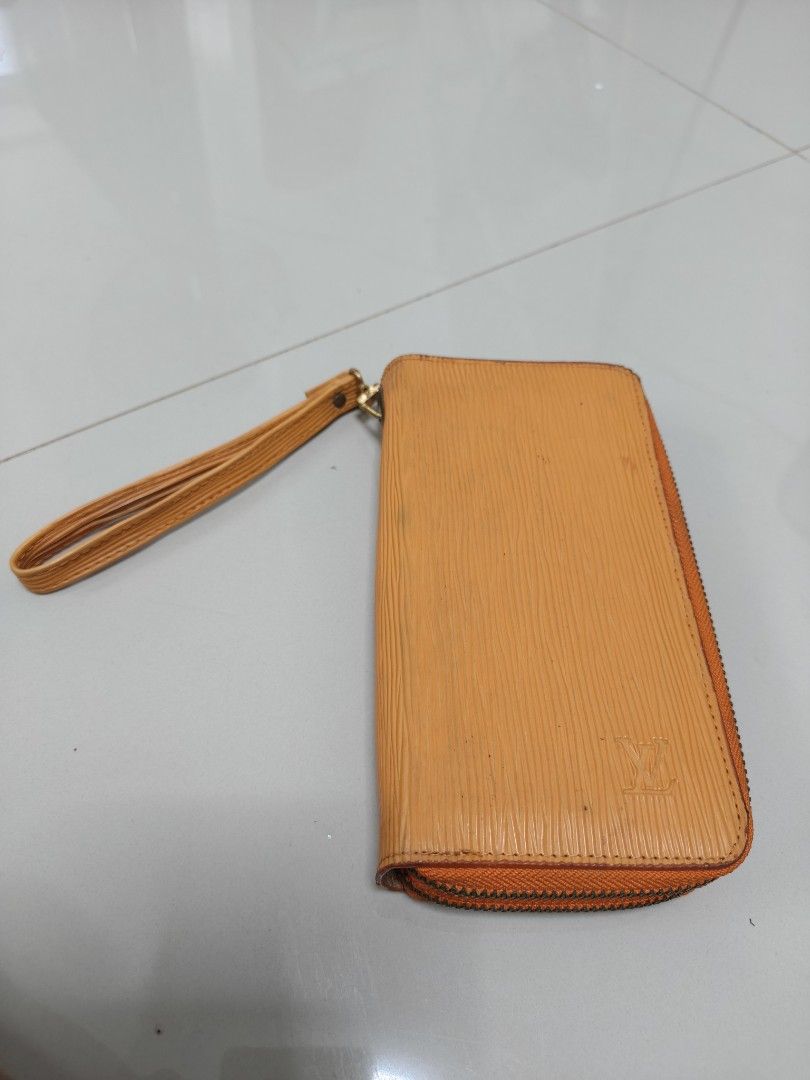 Louis vuitton (Category: Wallets & Card holders) located in Paranaque City. Submitted by judy.arquillos (Listing ID 1468770382, Image 1). Description: LOUIS VUITTON WALLET NO ISSUE ALL DETAILS INDICATED SEE TO APPRECIATE 1500 J&T LALAMOVE.