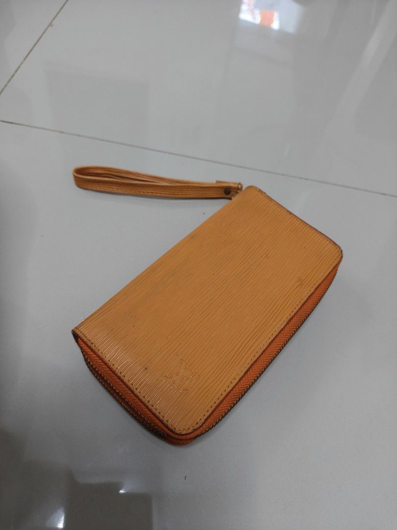 Louis vuitton (Category: Wallets & Card holders) located in Paranaque City. Submitted by judy.arquillos (Listing ID 1468770382, Image 2). Description: LOUIS VUITTON WALLET NO ISSUE ALL DETAILS INDICATED SEE TO APPRECIATE 1500 J&T LALAMOVE.