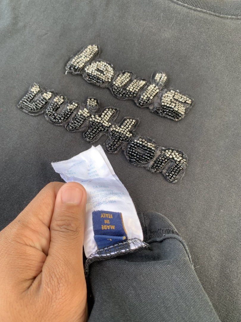Louis Vuitton Beaded logo (Category: Tshirts & Polo Shirts ) located in Kalibo. Submitted by thriftyfinds09 (Listing ID 1468773495, Image 3). Description: Louis Vuitton Beaded logo Excellent condition Size L 24 width 29.5length Need wash issue:missing beads Color rate:9.5/10 📥📥📥.