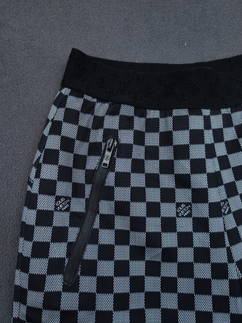 Louis Vuitton Damier Shorts (Category: Luxury Apparel) located in Bulacan. Submitted by emilj23 (Listing ID 1468727425, Image 2). Description: Louis Vuitton Damier Shorts Size 34 on tag L 17 W 22-32 Leg Hole 7 Condition 9/10 Color rate 9.5/10 Issue Garter.