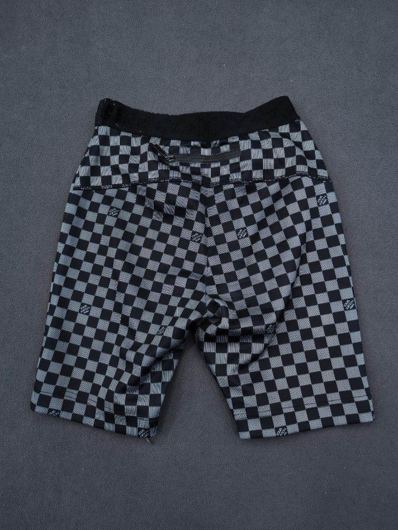 Louis Vuitton Damier Shorts (Category: Luxury Apparel) located in Bulacan. Submitted by emilj23 (Listing ID 1468727425, Image 3). Description: Louis Vuitton Damier Shorts Size 34 on tag L 17 W 22-32 Leg Hole 7 Condition 9/10 Color rate 9.5/10 Issue Garter.