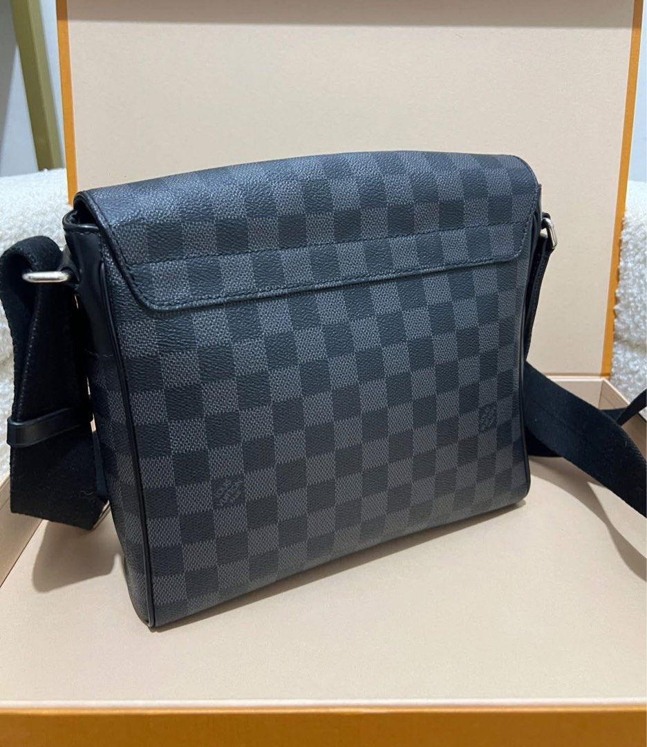 Louis Vuitton District PM Graphite Bag (Category: Luxury Bags & Wallets) located in Pasig City. Submitted by sheyfabph (Listing ID 1468720047, Image 3). Description: Authentic LV Graphite District PM Excellent From 43k down to 39k.