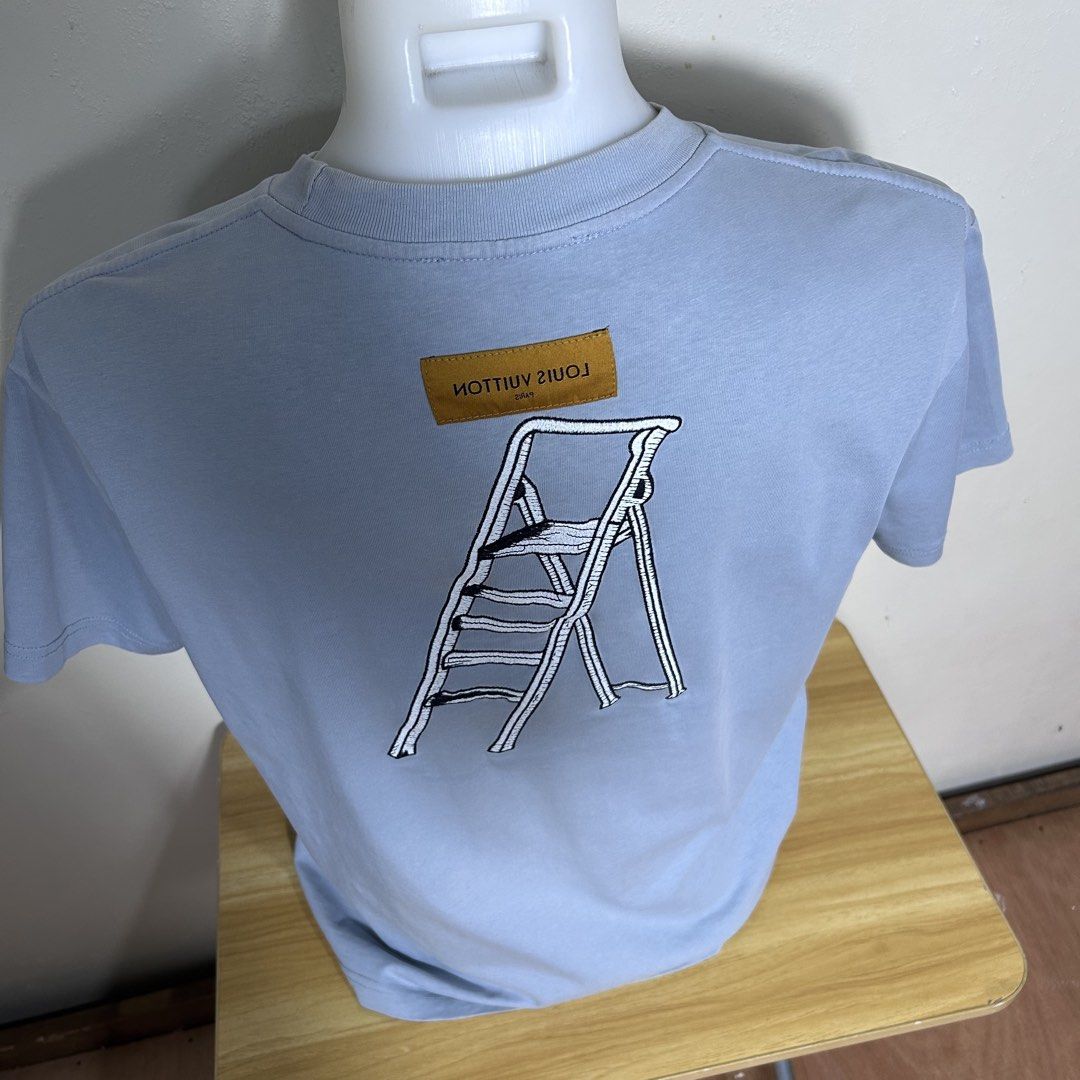 LOUIS VUITTON EMBROIDERED MULTI-TOOLS LIGHT BLUE TEE (Category: Tshirts & Polo Shirts ) located in Dipolog. Submitted by edthrfts (Listing ID 1468899028, Image 2). Description: ✅ ALREADY WASHED AND SANITIZED 📐Width: 21.5 📐Length: 26.5 Fit to: L-XL Condition: 9.5/10 Color: 9.2/10 Issue: white fades sa neckline pero unnoticeable naman parang design lang nya.