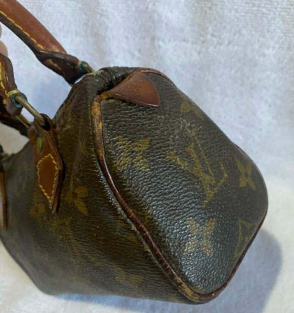 Louis Vuitton Mini Speedy (Category: Luxury Bags & Wallets) located in Manila. Submitted by preloved119 (Listing ID 1468817948, Image 2). Description: - Authentic Louis Vuitton monogram canvas barrel bag - Classic brown coated canvas with iconic LV pattern - Premium Vachetta leather handles and trim - Secure top zip closure - Brown textile interior lining - Interior tag: Louis Vuitton Paris Made in France - Compact cylindrical shape, perfect for 