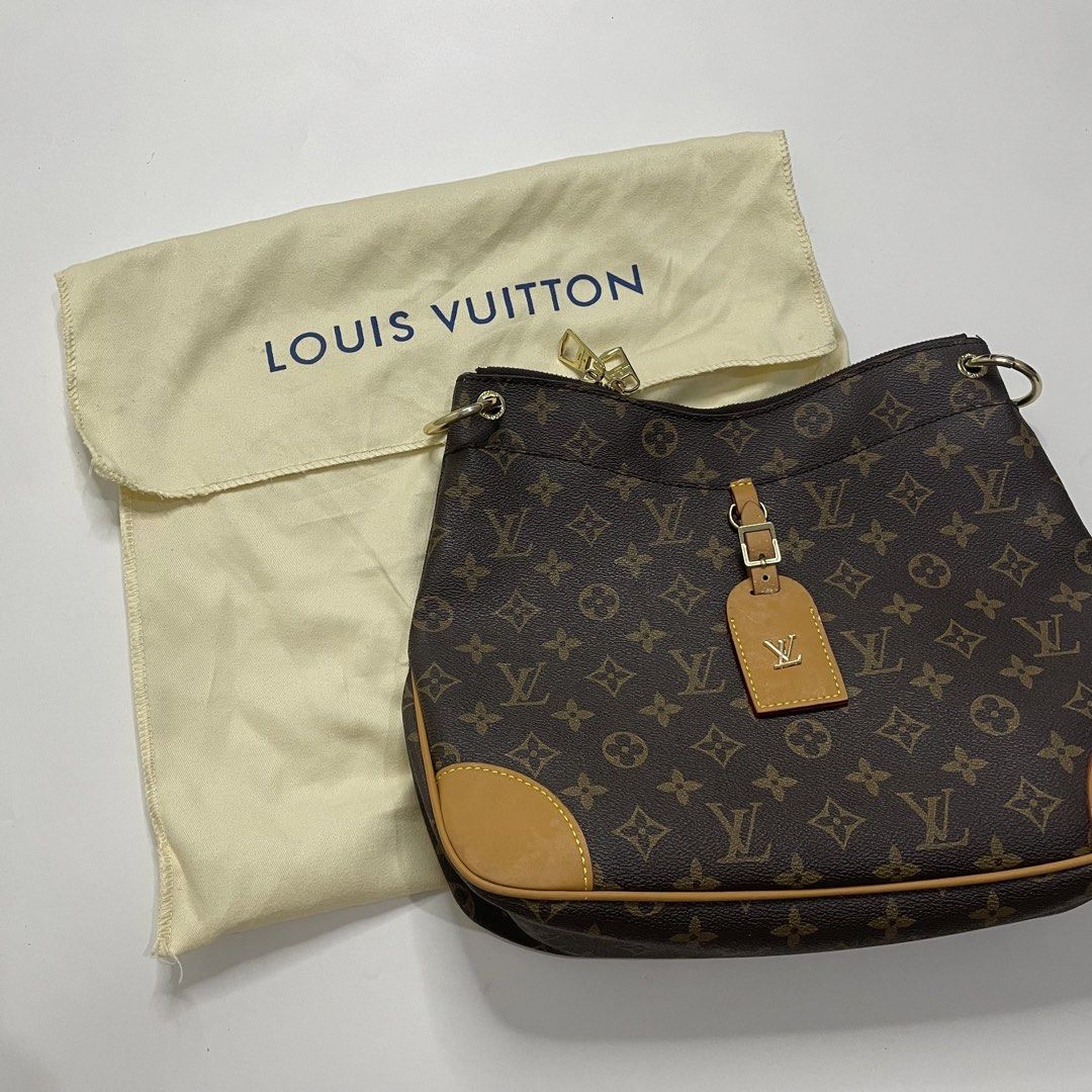 Louis Vuitton Monogram Canvas Hobo Shoulder Bag (Category: Luxury Bags & Wallets) located in Navotas City. Submitted by angelolim983932 (Listing ID 1468820652, Image 1). Description: - Authentic Louis Vuitton shoulder bag in classic Monogram canvas - Features premium vachetta leather trim and gold-tone hardware - Includes adjustable shoulder strap and signature hanging luggage tag with LV logo plaque - Comes with original dust bag, store receipt,