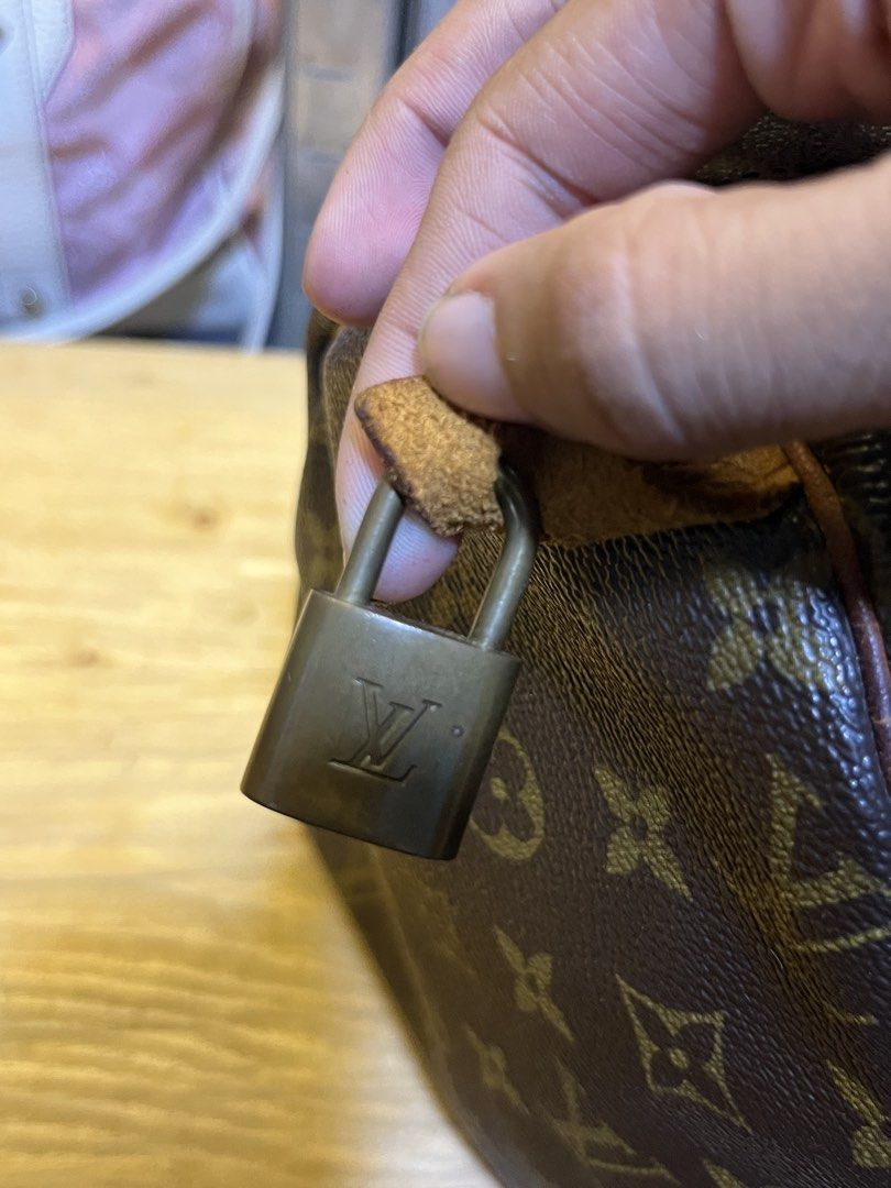 Louis Vuitton Monogram Speedy 30 (Category: Luxury Bags & Wallets) located in Mabalacat. Submitted by bizzybones (Listing ID 1468879380, Image 2). Description: AUTHENTIC/LEGIT WITH DUST-BAG EXCELLENT CONDITION MOP GCASH COURIER JNT.