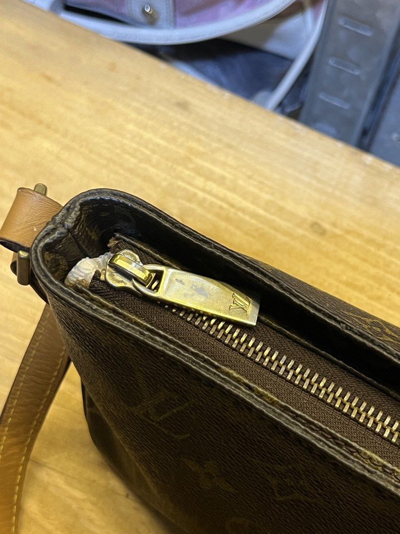Louis Vuitton Monogram Trotteur crossbody bag (Category: Luxury Bags & Wallets) located in Mabalacat. Submitted by bizzybones (Listing ID 1468877960, Image 3). Description: AUTHENTIC/LEGIT WITH CERTIFICATE OF AUTHENTICITY NO ISSUE EXCELLENR CONDITION MOP GCASH COURIER JNT.
