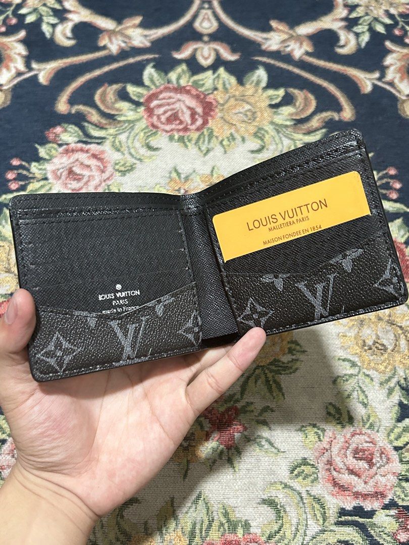 Louis Vuitton Monogram Wallet (Category: Wallets & Card Holders) located in Manila. Submitted by blessed.drei (Listing ID 1468837398, Image 2). Description: Brandnew with Card Can fit Cash & Cards No Issues ₱350 + Shipping 📍 Deca, Tondo Manila.