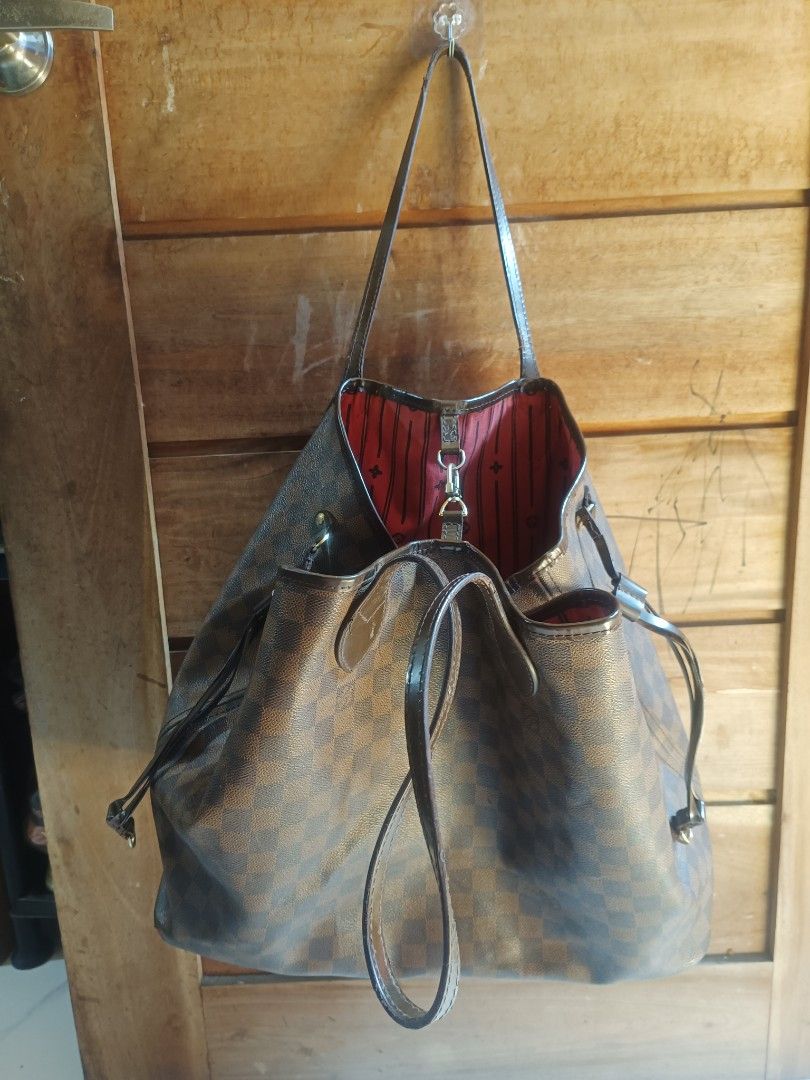 Louis Vuitton Neverfull GM Damier Ebene Tote (Category: Luxury Bags & Wallets) located in Cebu City. Submitted by elen30abalo (Listing ID 1468728340, Image 2). Description: - Authentic Louis Vuitton Neverfull GM in classic Damier Ebene canvas - Iconic brown checkered pattern with rich dark brown leather trim - Striking red striped fabric interior lining with a zippered pocket and LV Paris leather tab - Features adjustable side cinching laces and 