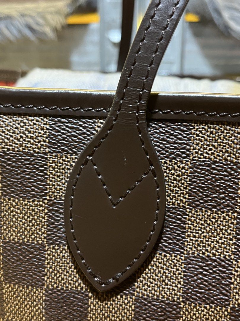 LOUIS VUITTON NEVERFULL TOTE BAG AUTHENTIC (Category: Luxury Bags & Wallets) located in Mabalacat. Submitted by bizzybones (Listing ID 1468875726, Image 3). Description: AUTHENTIC/LEGIT with pouch Damier Ebene (complete inclusions dustbag, box, paperbag and store receipt) No issues Excellent condition Mop gcash courier jnt.