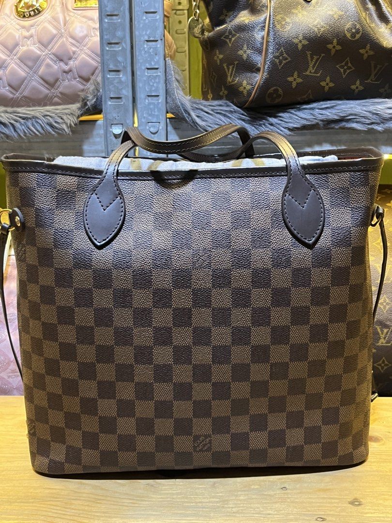 LOUIS VUITTON NEVERFULL TOTE BAG AUTHENTIC (Category: Luxury Bags & Wallets) located in Mabalacat. Submitted by bizzybones (Listing ID 1468875726, Image 1). Description: AUTHENTIC/LEGIT with pouch Damier Ebene (complete inclusions dustbag, box, paperbag and store receipt) No issues Excellent condition Mop gcash courier jnt.