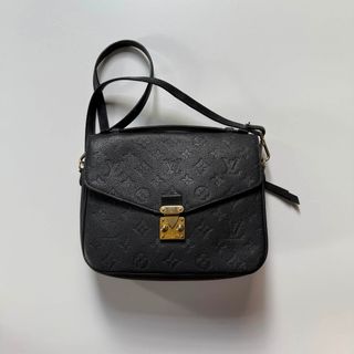 (Category: ) located in . Submitted by lux.antithrifts (Listing ID 1468767616, Image 1). Description: .