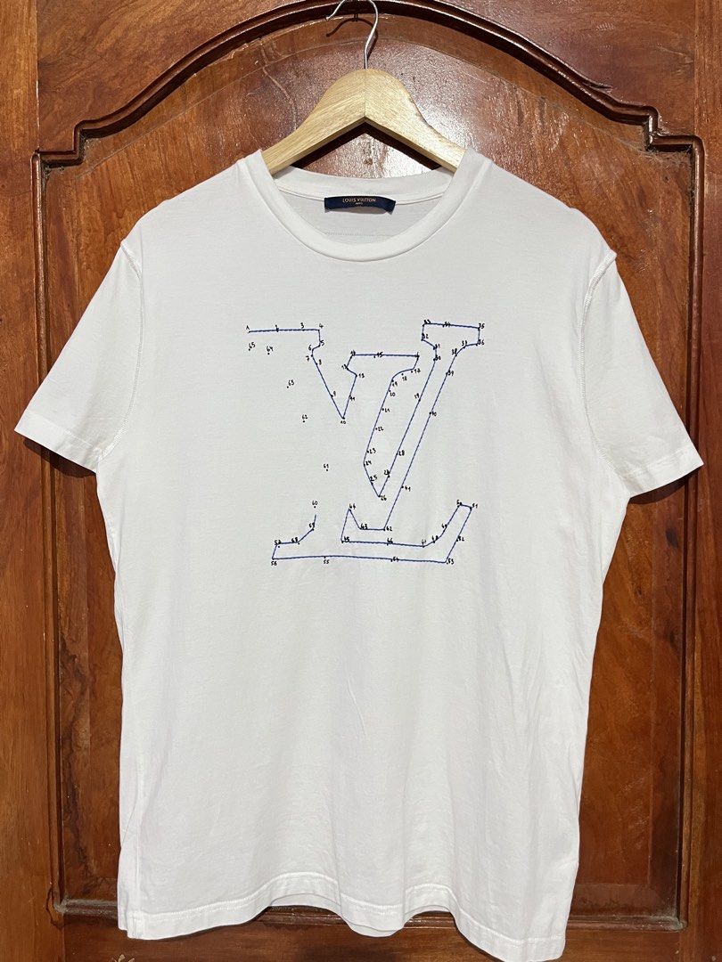Louis Vuitton Tshirt (Category: Tshirts & Polo Shirts ) located in Tumauini. Submitted by jomerthrift (Listing ID 1468888081, Image 1). Description: Dimes: 21x27.5 Color rate: 9.8/10 No issue.