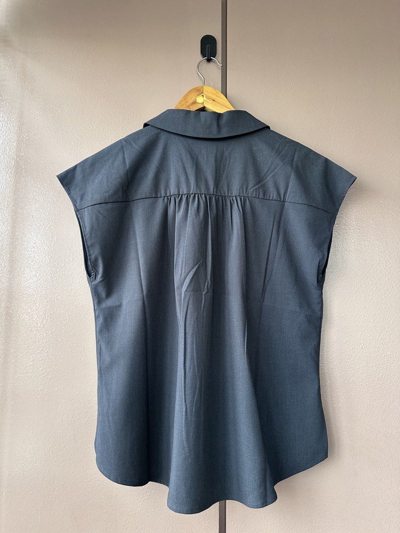 Love Bonito black top (Category: Sleeveless) located in Abucay. Submitted by closetofaca (Listing ID 1468798214, Image 3). Description: Small on tag but runs large Bust: 42”.