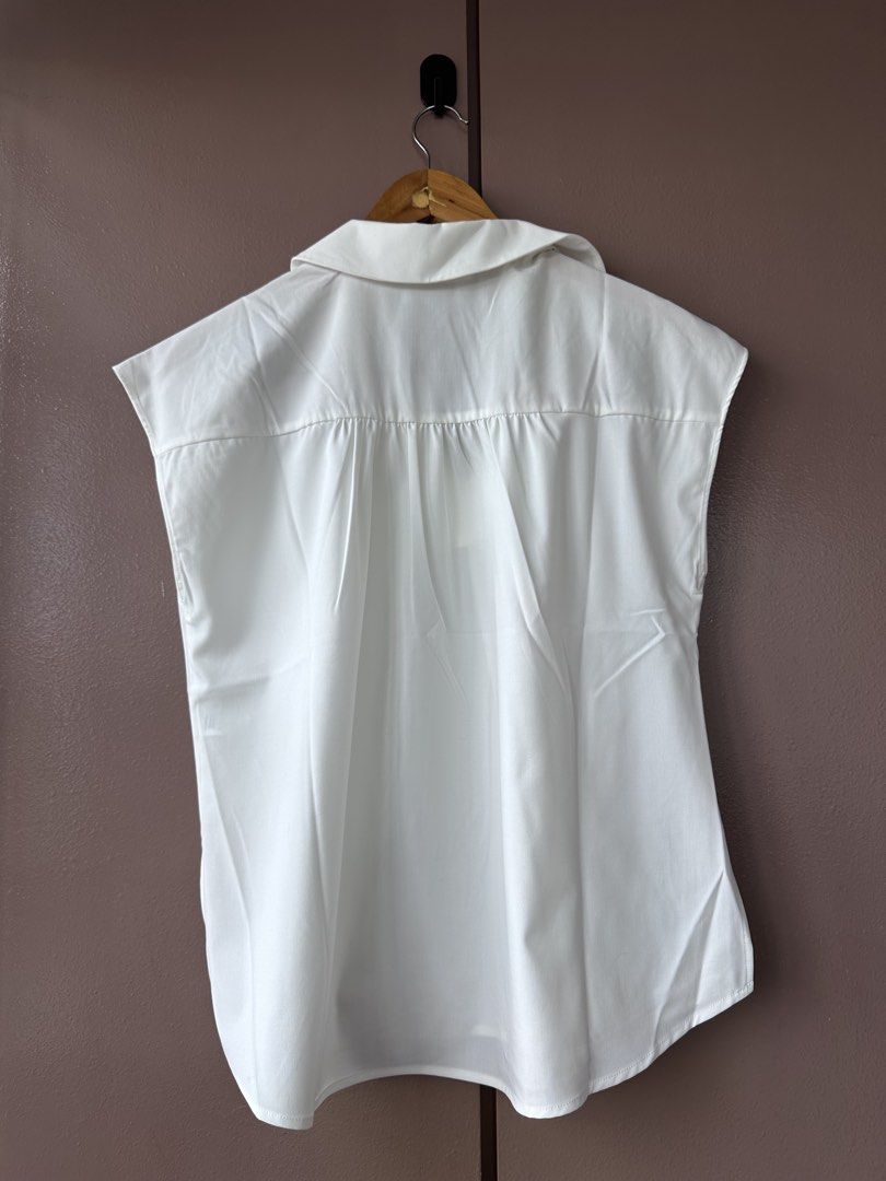 Love Bonito white top (Category: Sleeveless) located in Abucay. Submitted by closetofaca (Listing ID 1468798798, Image 2). Description: Small on tag but sizing runs big Bust: 42”.