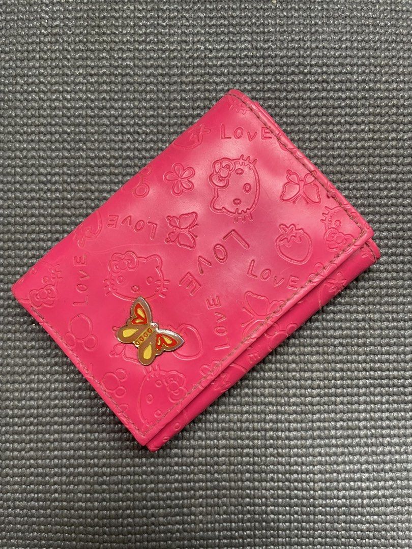 LOVE HELLO KITTY WALLET (Category: Wallets & Card holders) located in Mandaluyong City. Submitted by summahtohdaybabes (Listing ID 1468733109, Image 1). Description: .