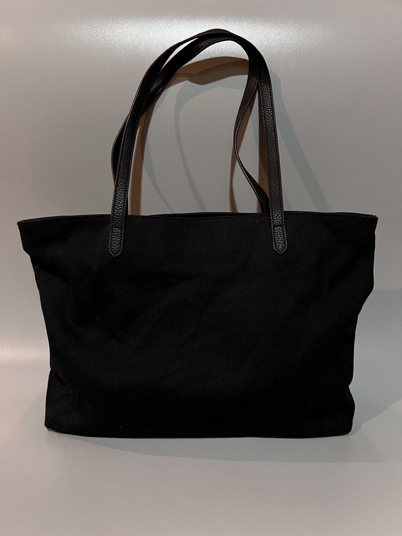 Love moschino tote (Category: Luxury Bags & Wallets) located in Davao. Submitted by triple_t_thrift (Listing ID 1468871386, Image 2). Description: .