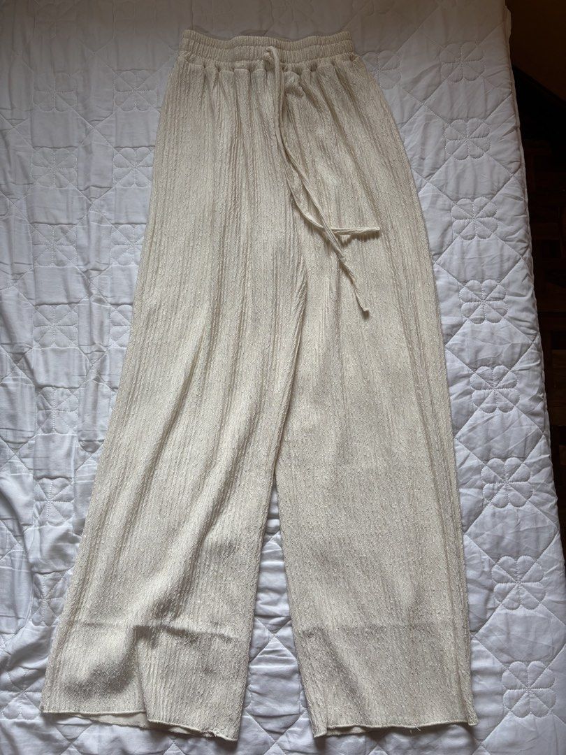 Lovito Apricot White Textured Garterized Trousers (Category: Other Bottoms) located in Baguio. Submitted by michm (Listing ID 1468759434, Image 2). Description: No flaws, not see through. Measurements on the last photo, waist can stretch up to 28” —— Please note that Colors may vary slightly due to lighting, photos, and screen settings. But I do my best to describe each item accurately. No returns, exchanges, or refunds. Shipping fee is shouldere