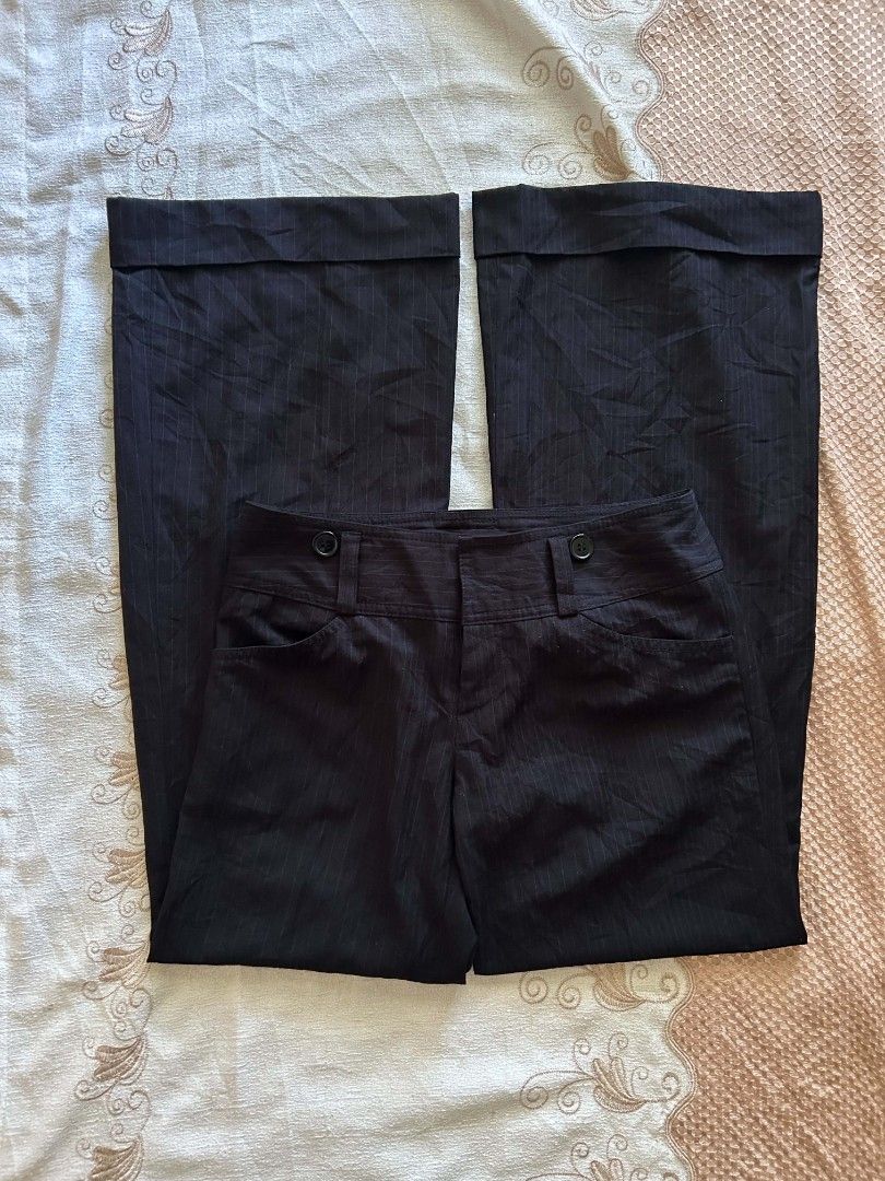 Low waist chic 2000s black pants (Category: Other Bottoms) located in Baguio. Submitted by vryss.bxtique (Listing ID 1468729174, Image 1). Description: hips 29 length 41.