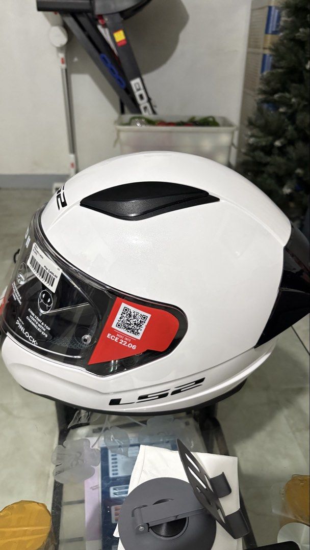 LS2 Rapid II Full-Face Helmet – White (Category: Helmets and other Riding Gears) located in Manila. Submitted by ruruu.reb (Listing ID 1468922856, Image 1). Description: Selling my LS2 Rapid II full-face helmet in white! 🤍🏍️ Features: * Genuine LS2 helmet * Clean white finish * Full-face design for added protection * Lightweight HPTT shell * Scratch-resistant and UV-protected visor * Breathable, hypoallergenic liner * Chin vent and top vents * 