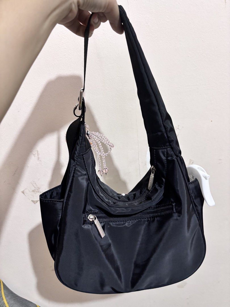 Lulu Kili Bag🖤 (Category: Shoulder Bags) located in Manila. Submitted by anneprlvdbgs (Listing ID 1468880182, Image 3). Description: Mga sis ang pretty neto😍 kunin nyo tu meron din ako neto🫣 sobrang ganda dame nyo malalaman ang perfect sa mga galaan nyo🫣 Lululemon Shoulder Bag🖤 📌Japan Auction Sourced 🍒 1,680 each only (LP) 📌LIKE NEW/ in excellent condition 📌 ACTUAL PHOTO POSTED. What you see is exactly what you get. MOP: GCASH, Maribank 