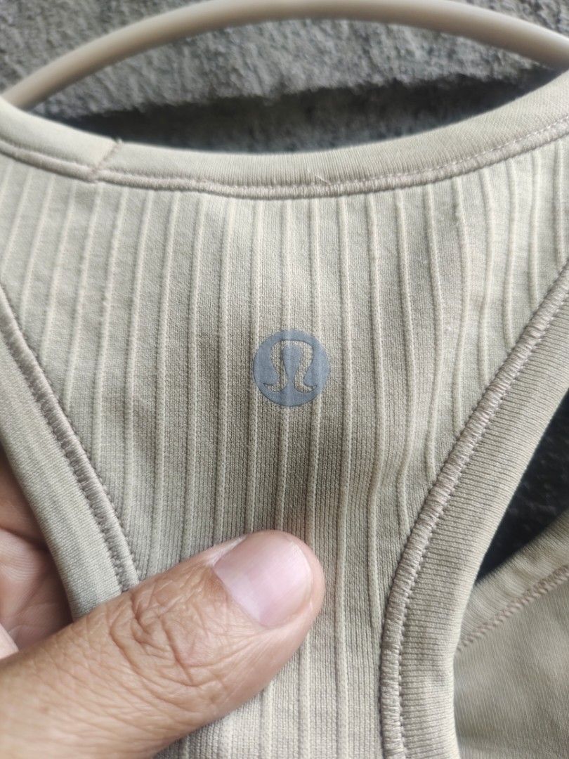 Lululemon (Category: Activewear) located in Legazpi City. Submitted by jaycie.thrift23 (Listing ID 1468713364, Image 3). Description: Lululemon good condition dot 4 on tag.