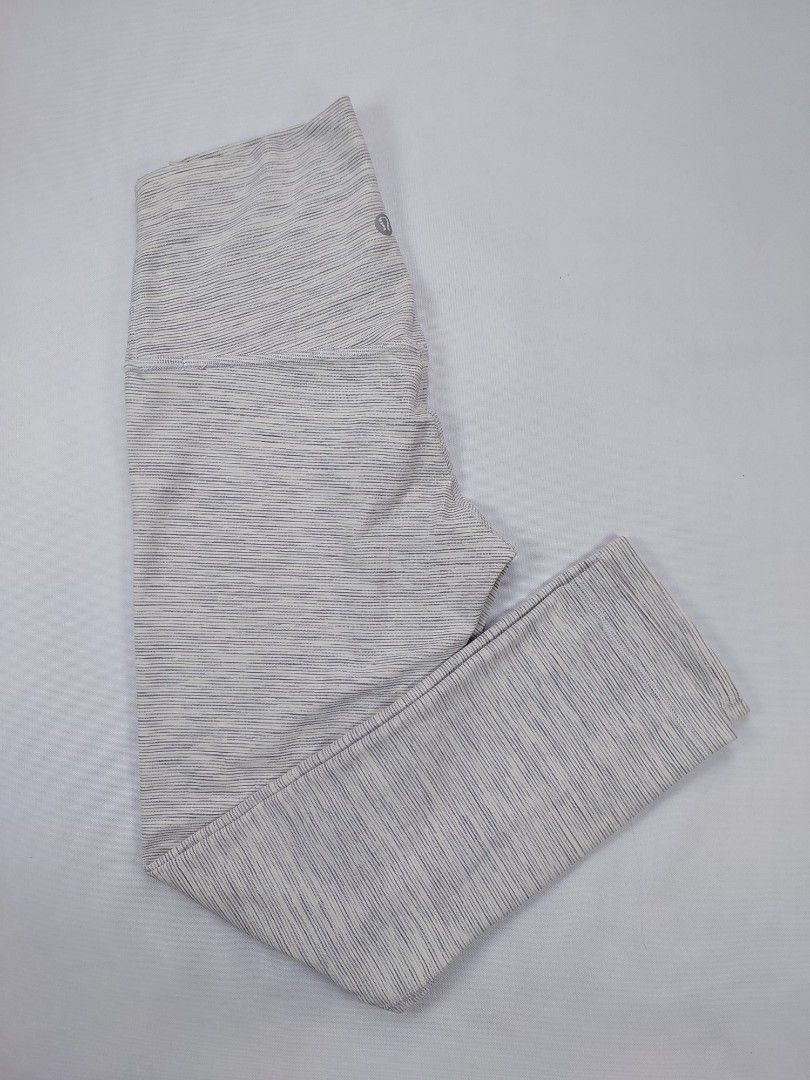 LULULEMON 3/4 LEGGINGS (Category: Activewear) located in Baguio. Submitted by kayleeco21 (Listing ID 1468826383, Image 1). Description: .