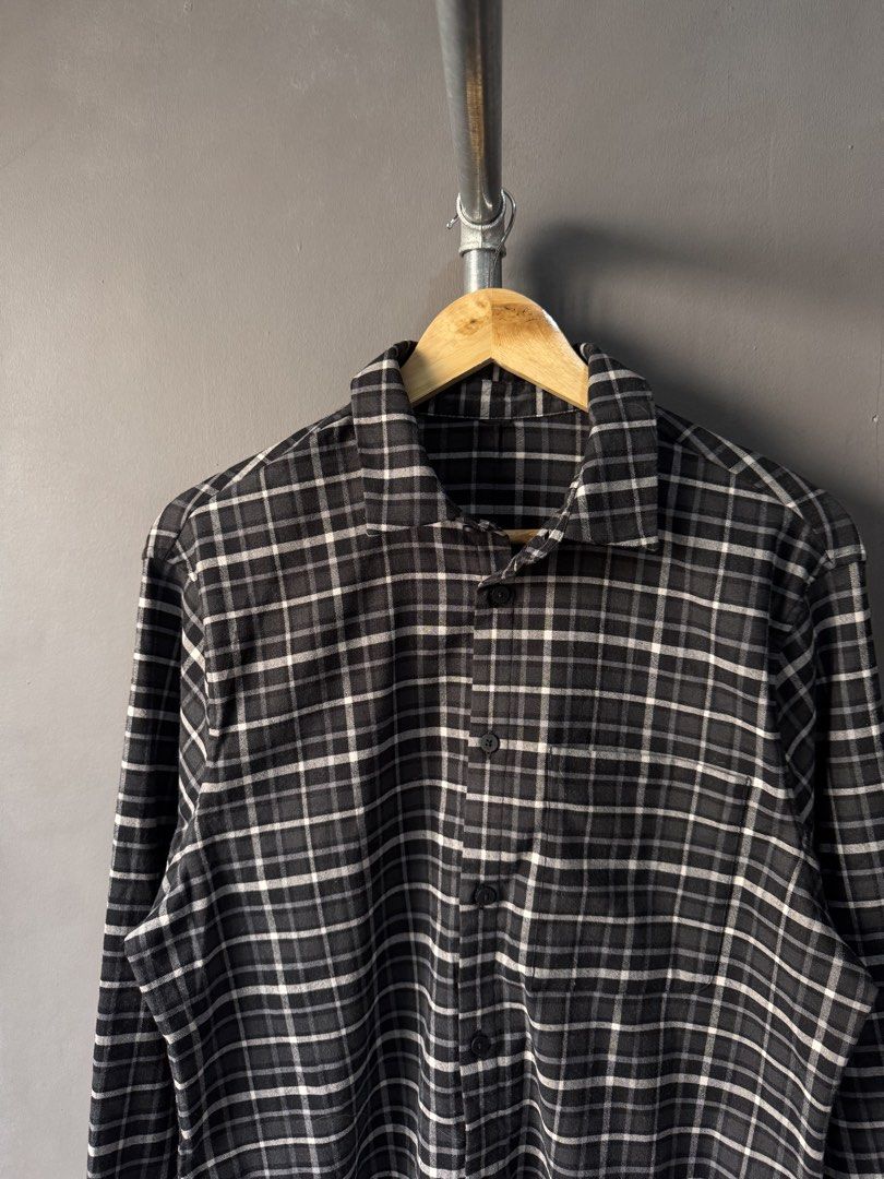 Lululemon - Plaid button up l/s (Category: Activewear) located in Cabuyao City. Submitted by _streetflavor (Listing ID 1468786123, Image 3). Description: Lululemon - Plaid button up l/s Excellent Size: medium Length: 28 Width: 21.5 -1,280 pesos Dm.