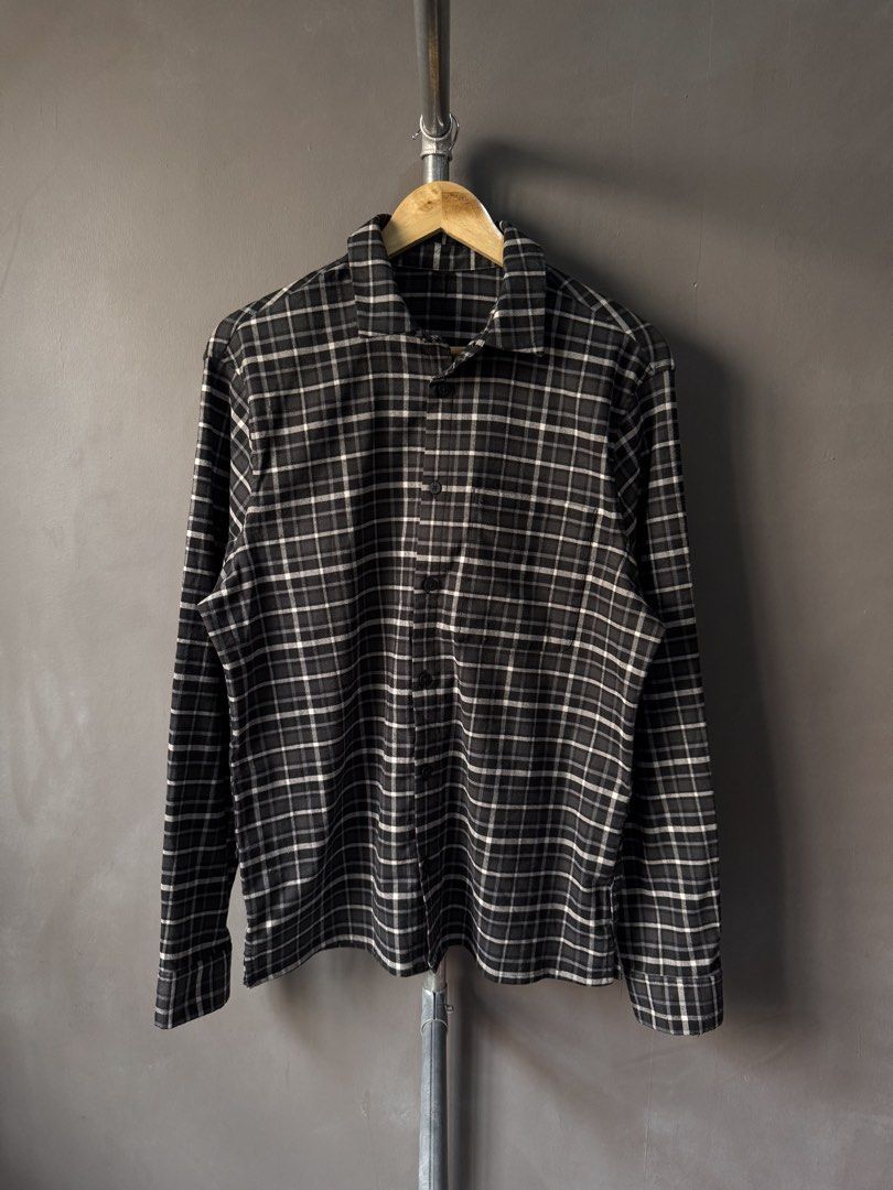 Lululemon - Plaid button up l/s (Category: Activewear) located in Cabuyao City. Submitted by _streetflavor (Listing ID 1468786123, Image 1). Description: Lululemon - Plaid button up l/s Excellent Size: medium Length: 28 Width: 21.5 -1,280 pesos Dm.