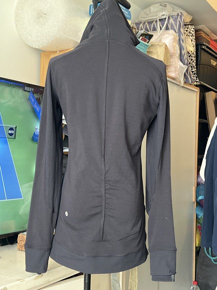 Lululemon black hoodie (Category: Activewear) located in Pasig City. Submitted by sandace (Listing ID 1468759156, Image 2). Description: Authentic Color: 10/10 Condition: 9.5/10 Needs to be washed Size: not indicated but estimate is medium .