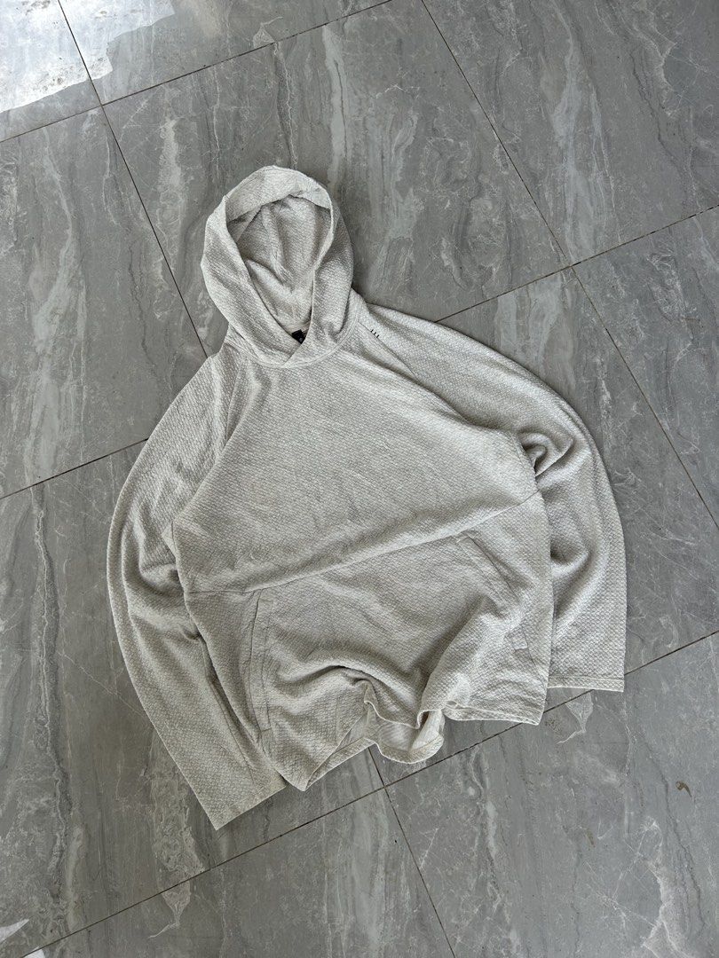Lululemon Hoodie (Category: Hoodies) located in Makati City. Submitted by roldanamparo (Listing ID 1468766343, Image 1). Description: Lululemon Hoodie Color rate 9.5/10 No issue Size:Large •Width:22 •Length:28 Pm📩.