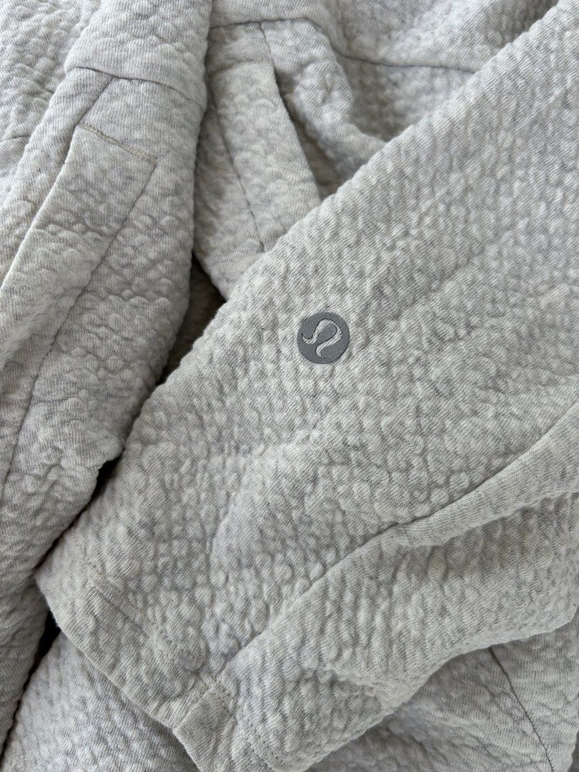 Lululemon Hoodie (Category: Hoodies) located in Makati City. Submitted by roldanamparo (Listing ID 1468766343, Image 3). Description: Lululemon Hoodie Color rate 9.5/10 No issue Size:Large •Width:22 •Length:28 Pm📩.