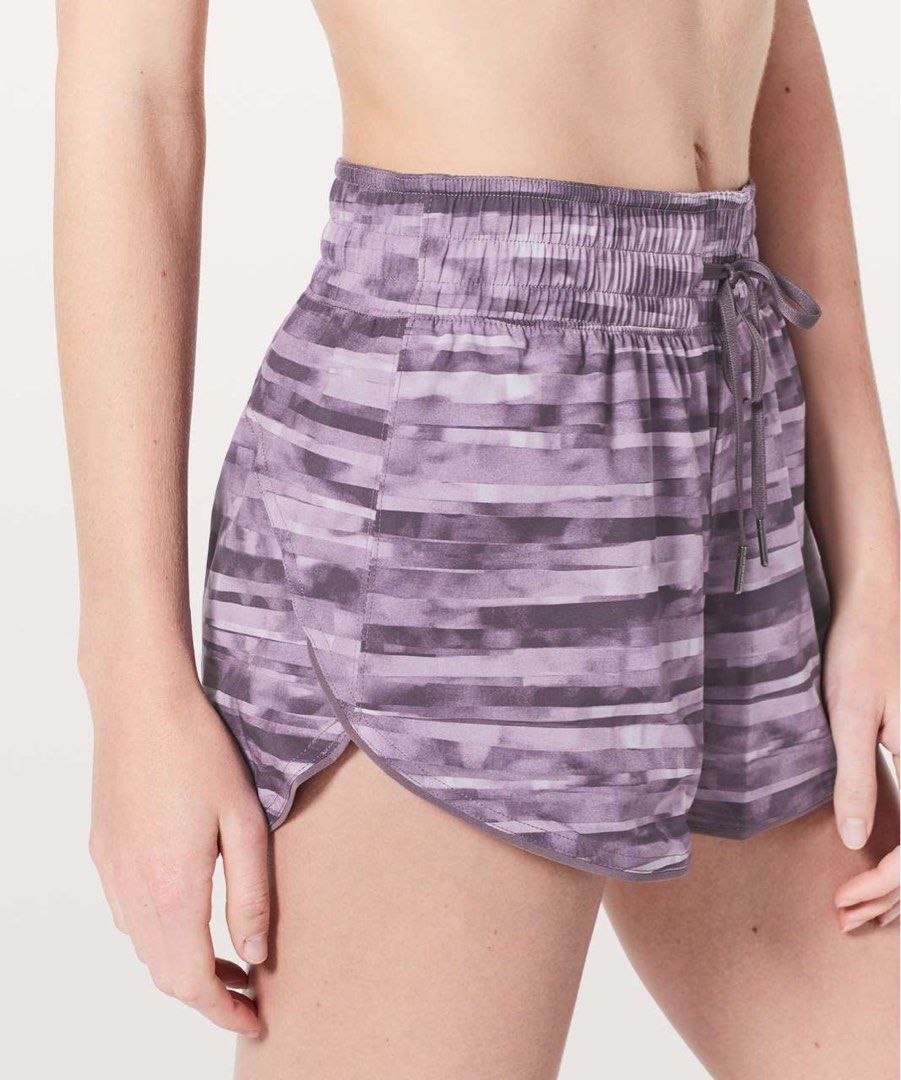 Lululemon hotty hot shorts (Category: Activewear) located in Tandag. Submitted by archive.dept (Listing ID 1468768367, Image 2). Description: no issues dot 6.