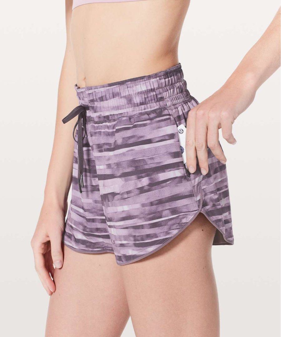 Lululemon hotty hot shorts (Category: Activewear) located in Tandag. Submitted by archive.dept (Listing ID 1468768367, Image 1). Description: no issues dot 6.
