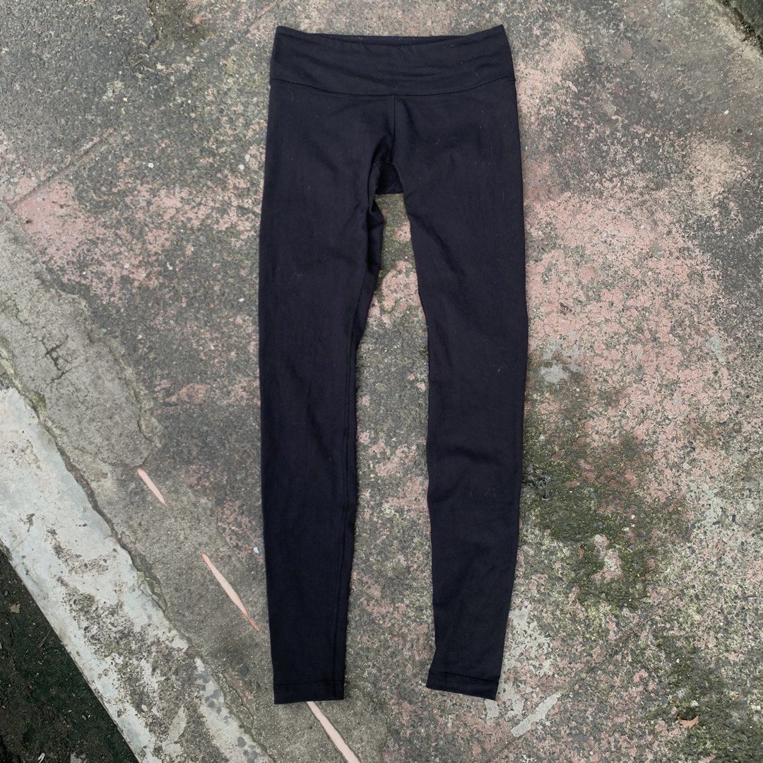 Lululemon Leggings (Category: Activewear) located in Manila. Submitted by _thrift.clothes._ (Listing ID 1468731244, Image 1). Description: Size:6 W:26 L:37.