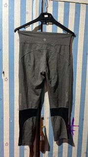 (Category: ) located in . Submitted by thrift_by_nars (Listing ID 1468807029, Image 1). Description: .