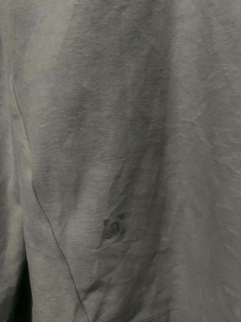 Lululemon Longsleeve qzip (Category: Activewear) located in Manila. Submitted by wesleycomad21 (Listing ID 1468829129, Image 3). Description: No issue Cut tag(authentic) 21by27.