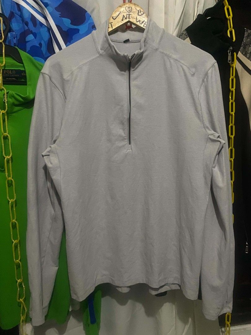 Lululemon Longsleeve qzip (Category: Activewear) located in Manila. Submitted by wesleycomad21 (Listing ID 1468829129, Image 1). Description: No issue Cut tag(authentic) 21by27.
