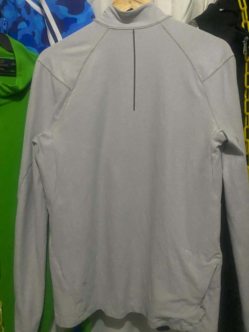 Lululemon Longsleeve qzip (Category: Activewear) located in Manila. Submitted by wesleycomad21 (Listing ID 1468829129, Image 2). Description: No issue Cut tag(authentic) 21by27.
