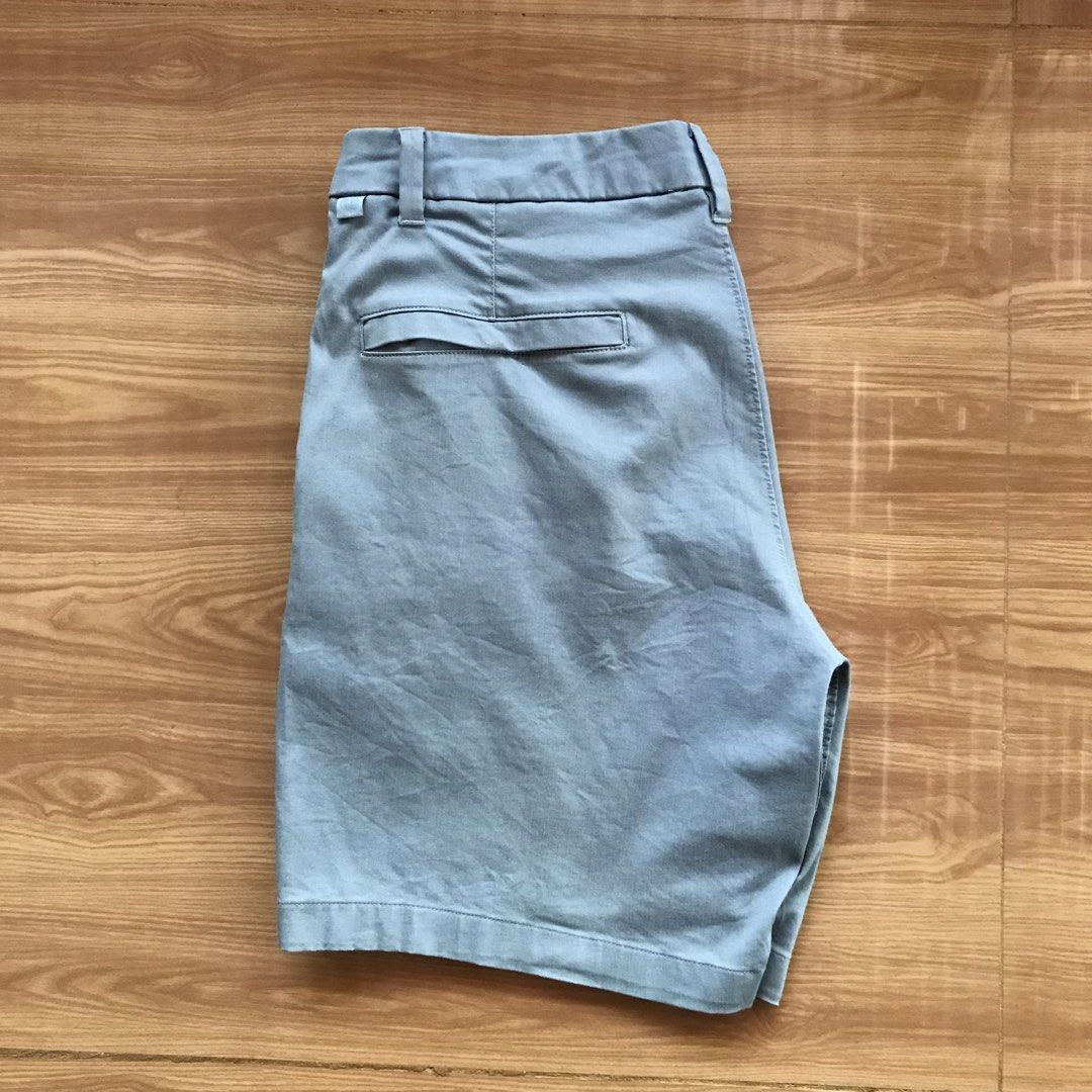 Lululemon Mens Walkshort (Category: Activewear) located in Cebu City. Submitted by whytruekoy (Listing ID 1468723420, Image 1). Description: Lululemon Mens Walkshort Authentic Waistline 32 Length 17 Hem 11 Excellent.