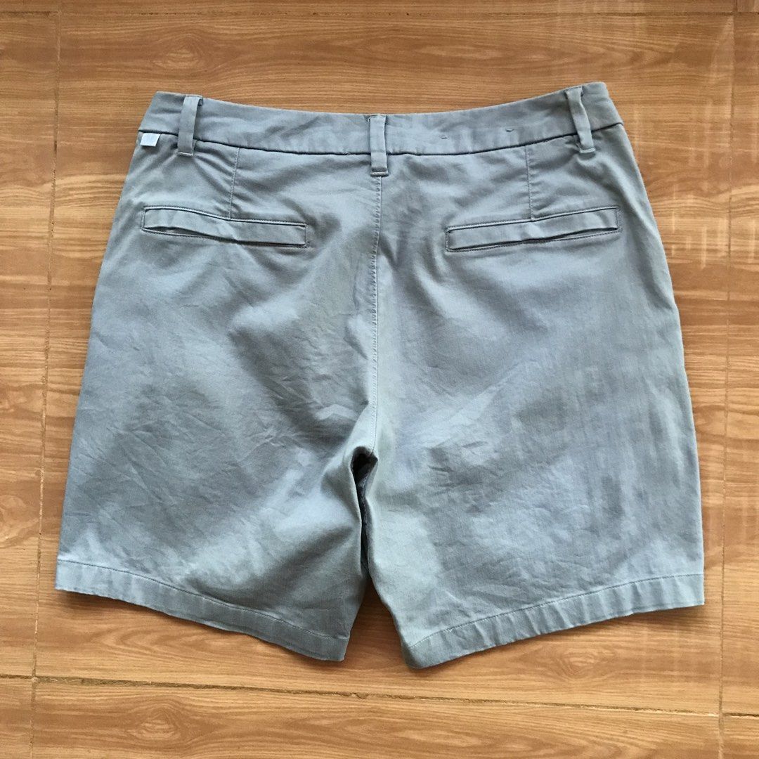 Lululemon Mens Walkshort (Category: Activewear) located in Cebu City. Submitted by whytruekoy (Listing ID 1468723420, Image 3). Description: Lululemon Mens Walkshort Authentic Waistline 32 Length 17 Hem 11 Excellent.