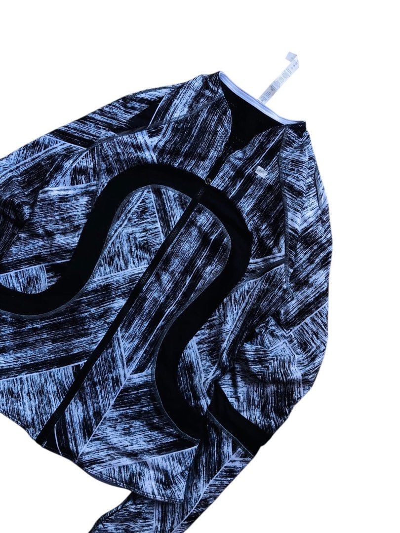 Lululemon Reversable Dri Fit (With Hangtag) (Category: Coats, Jackets and Outerwear) located in Angeles City. Submitted by wwdrip (Listing ID 1468739248, Image 3). Description: Lululemon Reversable Dri fit (With hangtag) •Width : 18 •Length : 24 •Size : S •Color rate : 9.8/10 •Condition : like new ₱1,500 + sf.