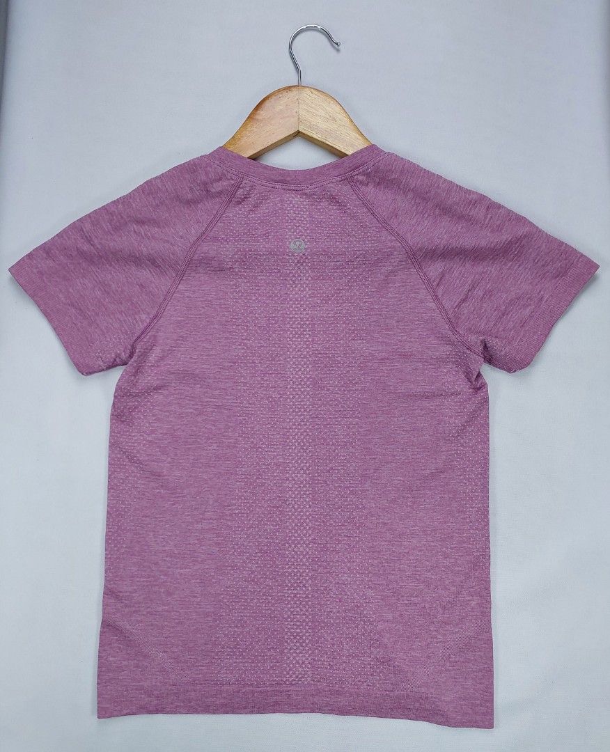 LULULEMON SHIRT (Category: Activewear) located in Baguio. Submitted by kayleeco21 (Listing ID 1468757389, Image 3). Description: .