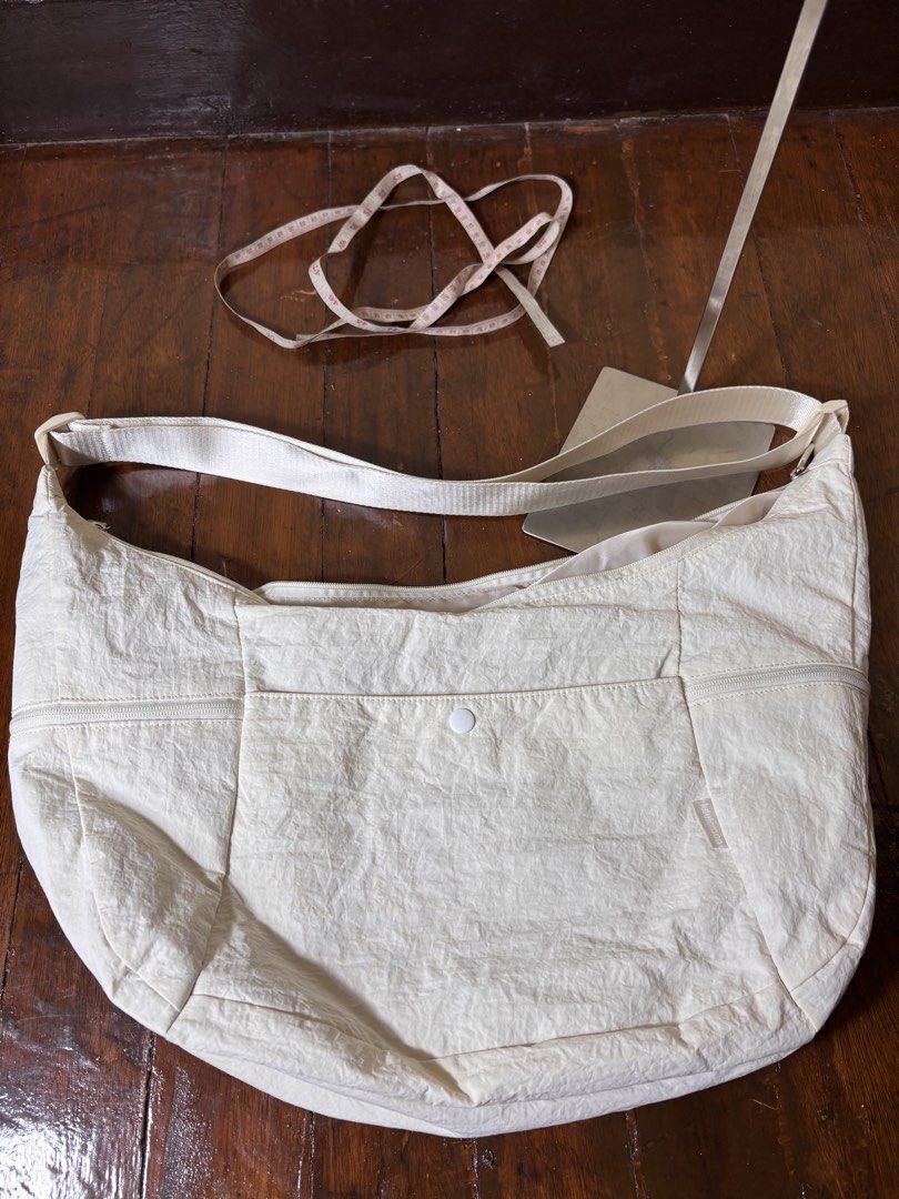 Lululemon Sling Bag (Category: Shoulder Bags) located in Manila. Submitted by earlylifecrisis (Listing ID 1468838750, Image 2). Description: Condition 9/10 Yellowing not noticeable Measure it by inch Width: 21 Length: 10.5 Depth: 5 Handle: 9.5 •Refund / Returns not allowed allowed •Please do check the dimensions size on labels sometimes are not accurate on the sizing •Ask me before purchasing.