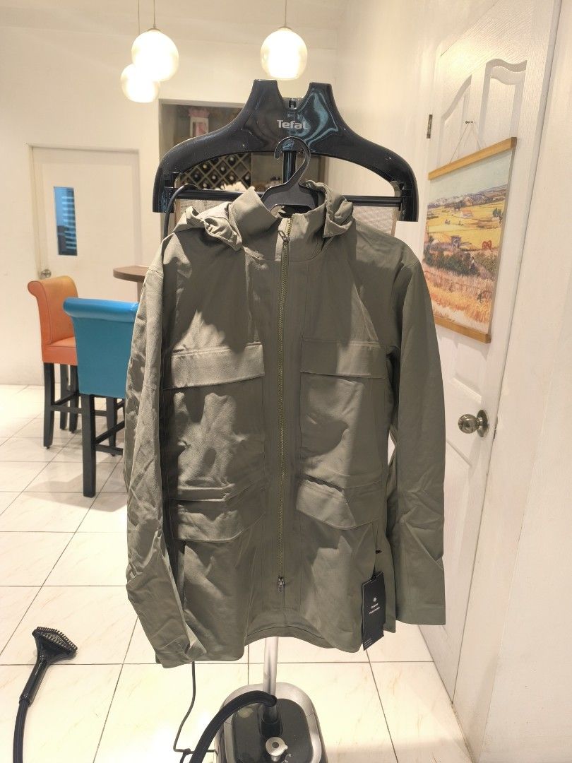 Lululemon Stretch Cargo Jacket (Category: Coats, Jackets and Outerwear) located in Alcantara. Submitted by 2jongthebestseller (Listing ID 1468748914, Image 2). Description: im decluttering, bought it in u.s for $298. never been used..