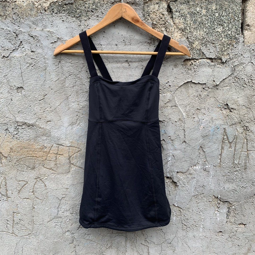 Lululemon Tops (Category: Activewear) located in Manila. Submitted by _thrift.clothes._ (Listing ID 1468726728, Image 1). Description: W:13 L:26.