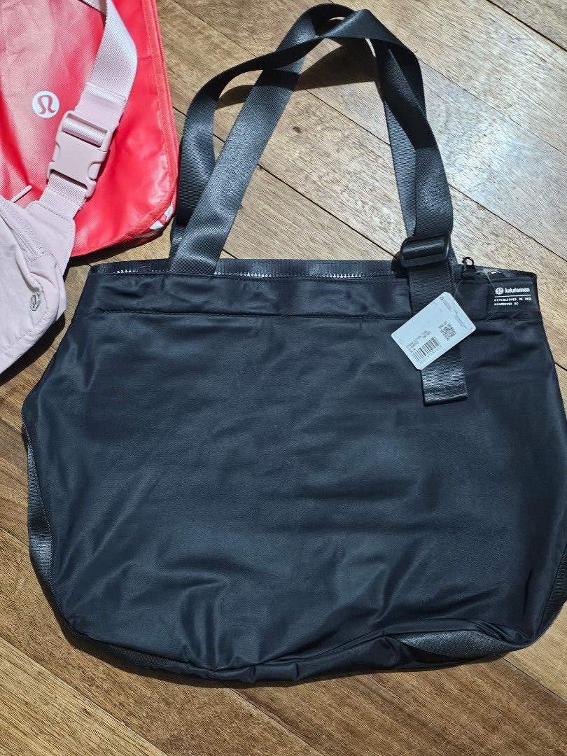 Lululemon Tote and Beltbag (Category: Tote Bags) located in Manila. Submitted by onlinesmartshopping12 (Listing ID 1468874711, Image 2). Description: tote 2850 beltbag new 1950.