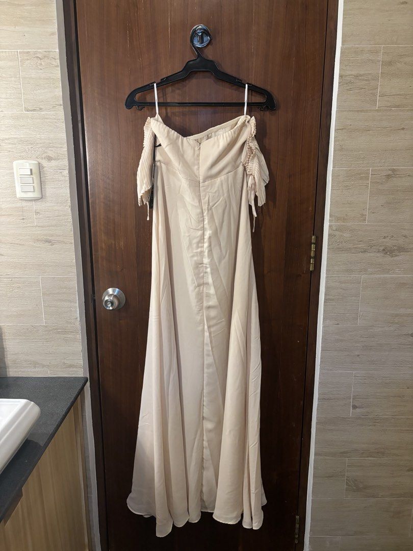 Lulus Off-The-Shoulder Cream Dress (Category: Evening dresses & gowns) located in Muntinlupa City. Submitted by juliegarcia (Listing ID 1468802503, Image 2). Description: 🚢 Shipping fee not included. 💸 Price negotiable. 💌 DM for more photos & info. .